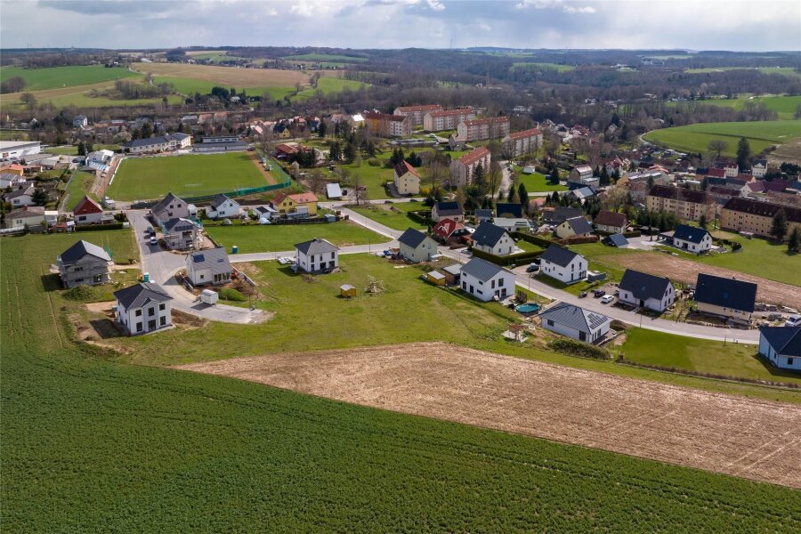 Lunzenau legt sich fest: So viel kostet ein Plätzchen im neuen Wohngebiet - Das neue Wohngebiet in Lunzenau, hier eine Aufnahme aus dem Frühjahr 2023.