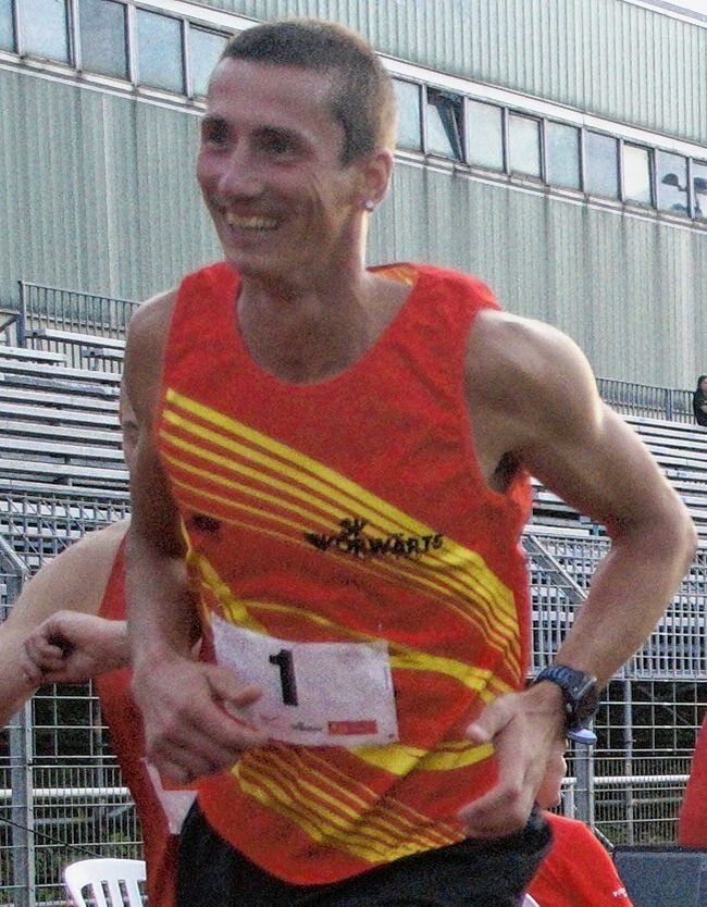 Lustlos zur neuen Bestzeit im Marathon - Patrick Koburger bei der Zwickauer Stundenlaufserie. 