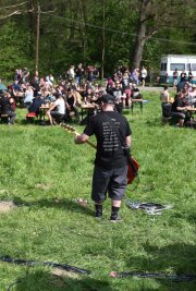 Machen statt meckern - so lebt der Kulturhauptstadtgedanke, heute: Jens Geißler und die Punk-Enthusiasten - Eindruck vom diesjährigen Festival "It's Mai Live" am 1. Mai auf der Wiese an der Rochhausmühle bei Grünhainichen im Erzgebirge.