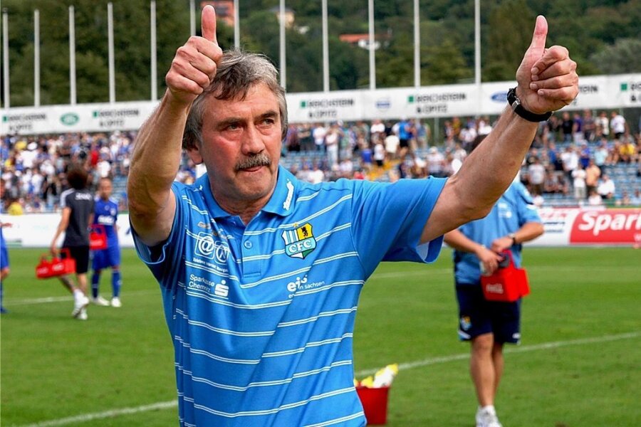 Machs gut, Gerd Schädlich! - Im September 2011 beim Auswärtsspiel in Jena: Ein erleichterter CFC-Trainer Gerd Schädlich nach dem 2:1-Sieg mit zufriedener Mimik. 
