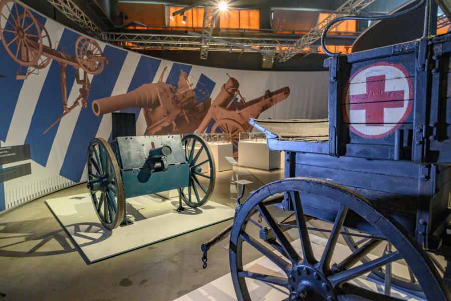 Ein Blick in die neue Ausstellung des Militärhistorischen Museums in Dresden.
