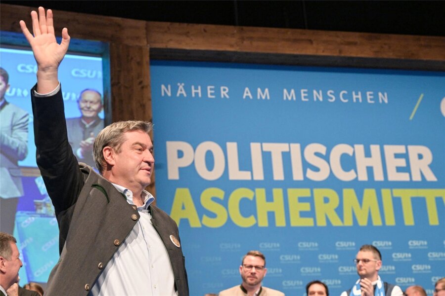 Machtfrage in der Union noch ungeklärt - CSU-Chef Markus Söder lässt sich beim politischen Aschermittwoch in Passau von seinen Anhängern feiern.