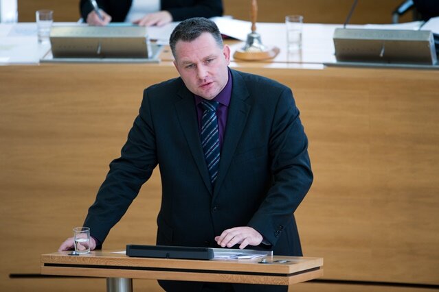 Machtkampf in der CDU-Fraktion: Hartmann tritt gegen Mackenroth an - 
