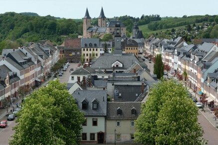 Machtkampf in Rochlitz - Der Ausblick vom Turm der Kunigundenkirche: Der großzügige Marktplatz und das majestätische Schloss eingebettet in eine wunderbare Natur.