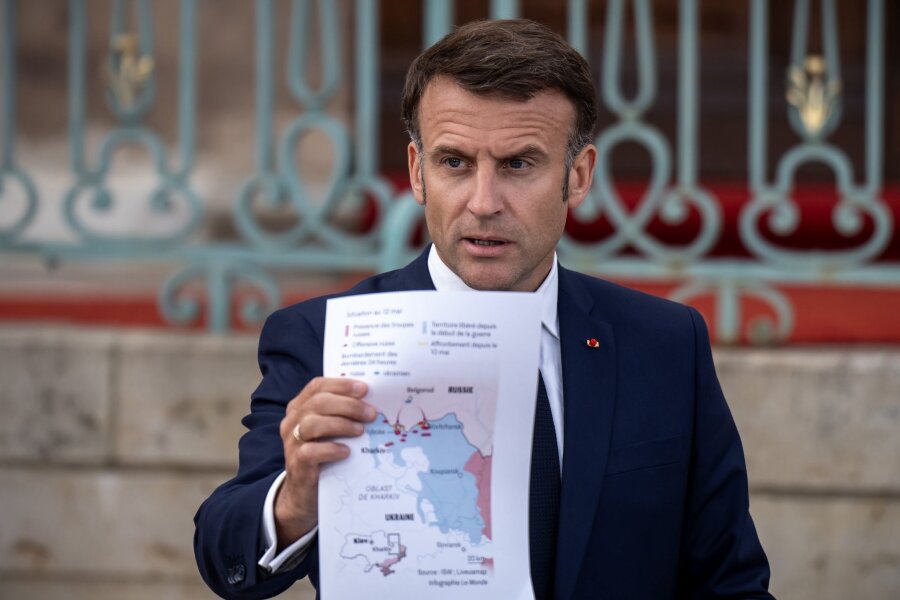 Macron befürwortet Einsatz westlicher Waffen gegen Russland - Emmanuel Macron: "Ukrainischer Boden wird de facto von Stützpunkten aus angegriffen, die sich in Russland befinden."