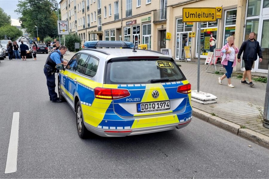 Mädchen bei Unfall vor Grundschule in Chemnitz schwer verletzt - Unfall auf dem Schulweg: In Altchemnitz ist ein Kind angefahren worden.