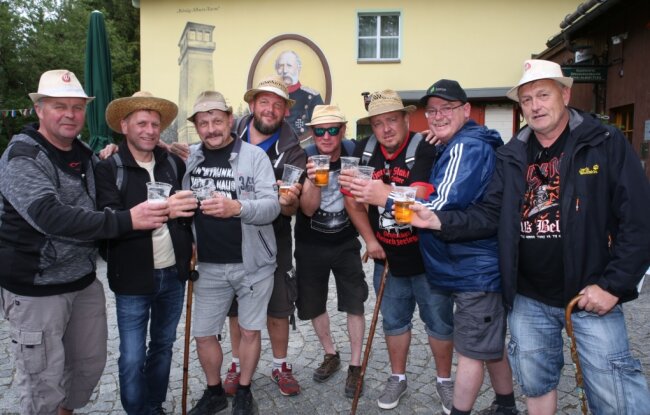 Männertagstour: Auf Schusters Rappen durchs Erzgebirge -  Seit 30 Jahren wandern die ehemaligen Fußballer des TSV Einheit Claußnitz gemeinsam zum Männertag los.