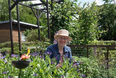 Märchenhafte Begegnung im Grünen beim Tag der offenen Gärten in Zwickau - Janine Seifert öffnet am Sonntag ihren Garten und lädt ein zum Plaudern und dazu, sich im Origami auszuprobieren.