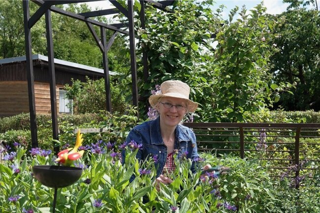 Märchenhafte Begegnung im Grünen beim Tag der offenen Gärten in Zwickau