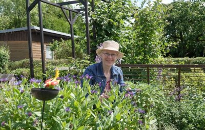 Märchenhafte Begegnung im Grünen - Janine Seifert aus Zwickau öffnet am Sonntag ihren Garten und lädt ein zum Plaudern und dazu, sich im Origami auszuprobieren.
