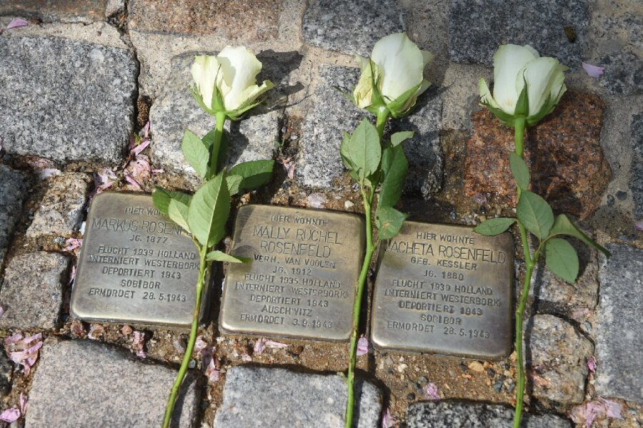 Mahnwache für Opfer des Holocaust - 