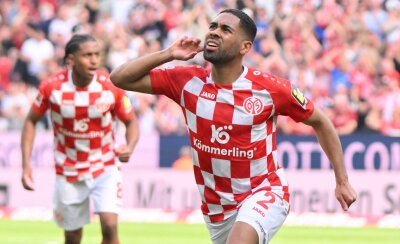 Mainz macht den Abstiegskampf spannend: "Wir müssen jagen" - Der Mainzer Phillip Mwene jubelt nach seinem Treffer gegen Hoffenheim.