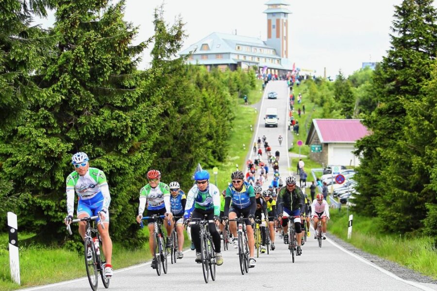 Mal fix per Rad an die Ostsee - Wie alle Jahre gehen auch 2023 knapp 200 Radsportler vom Fichtelberg auf die rund 600 Kilometer lange Tour ans Kap Arkona. 