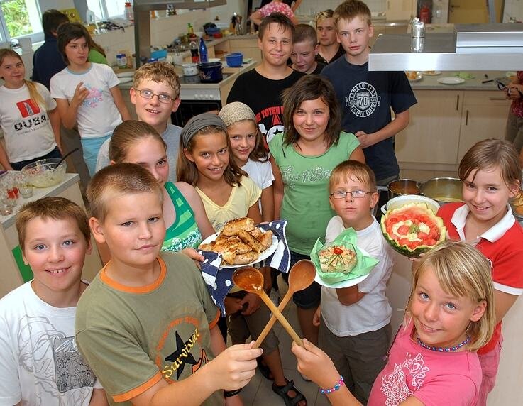 Mal nicht nur Abwaschen: Kinder dürfen nach Herzenslust kochen - 
              <p class="artikelinhalt">Ein kulinarisches Ferienprogramm gab es am Dienstag in Frankenberg: In der Viehweg-Mittelschule durften die Kinder selbst kochen. </p>
            