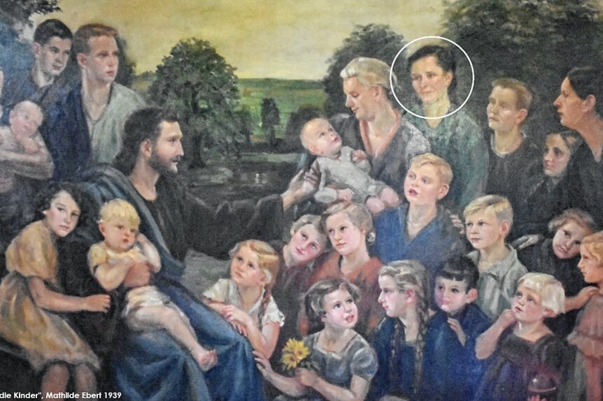 Malerin verbirgt sich selbst in Gemälde - Die fünfte Person von oben rechts auf dem Gemälde "Jesus segnet die Kinder" in der St. Jakobuskirche in Reinsdorf ist die Malerin selbst, Mathilde Ebert. Sie lebte von Anfang der 1920er- bis Ende der 1930er-Jahre in Reinsdorf. 