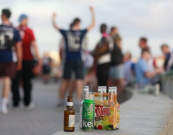 Mallorca läutet die Partysaison ein - Party auf der Promenade am Strand von Arenal. Mallorca läutet die Partysaison ein.