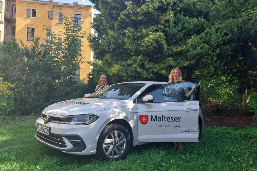 Malteser-Hospizdienst in Plauen erhält ein neues Auto - Beatrice Diewert und Denise Lanitz vom Malteser-Hospizdienst.