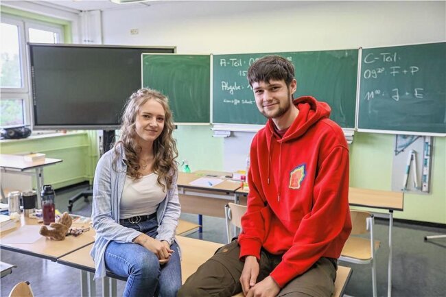 "Man macht sich vorher meistens mehr Stress": Biologie-Abitur in Augustusburg - Sie haben das Biologie-Abitur hinter sich: Julie Lena Franke und Florian Linke (von links). 