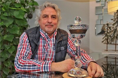 Manfred Deckerts WM-Pokal aus Innsbruck erlöst in Auktion knapp 3000 Euro - 