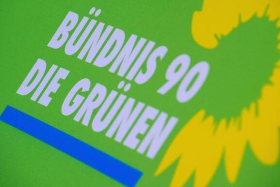 Mann attackiert Grünen-Wahlstand in Plauen mit Eiern - 