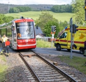 Mann bei Unfall mit Bahn verletzt - Unweit des Haltepunktes Niederzwönitz ereignete sich der Unfall mit der Citybahn. 