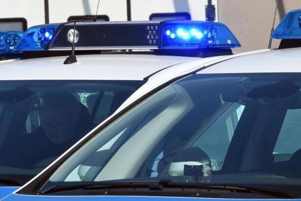 Mann entwendet elfjährigem Jungen Kinderroller - In Raschau hat ein unbekannter Autofahrer einem Jungen einen schwarzen Stunt-Scooter gestohlen. Die Polizei sucht Zeugen. 
