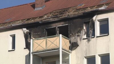 Bei einem Wohnungsbrand am Zwickauer Eschenweg ist am Samstagabend ein Mensch ums Leben gekommen. 