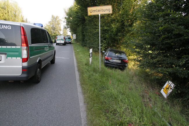 Mann stirbt nach Unfall in Niederlungwitz - Ein 47-Jähriger ist am Mittwochabend nach einem Unfall auf der Lungwitztalstraße gestorben.