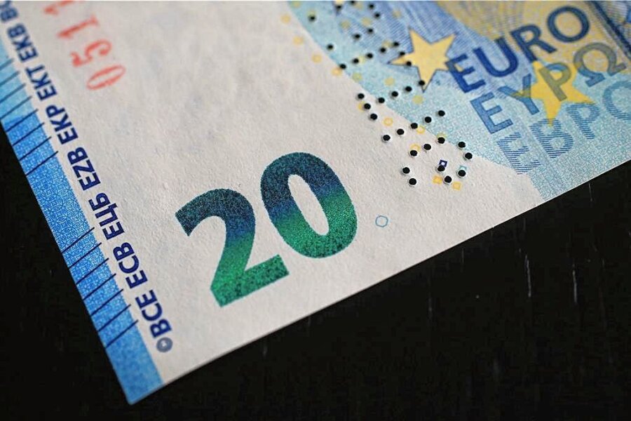 Mann will einem Kind in Zwickauer Supermarkt 20 Euro rauben - Ein verhinderter Räuber hatte es auf 20 Euro eines Mädchens abgesehen.