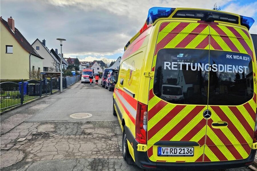 Mann wird bei Verpuffung in Zwickau leicht verletzt - Bei einer Verpuffung in Zwickau-Marienthal wurde ein Mann leicht verletzt. 