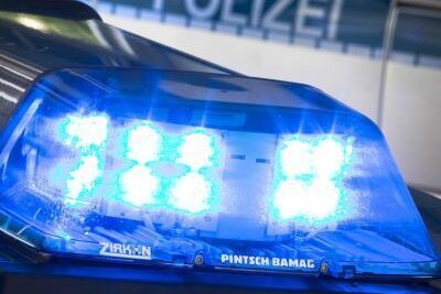 Mann zerkratzt Autos im Chemnitzer Zentrum - Einweisung in Klinik - 