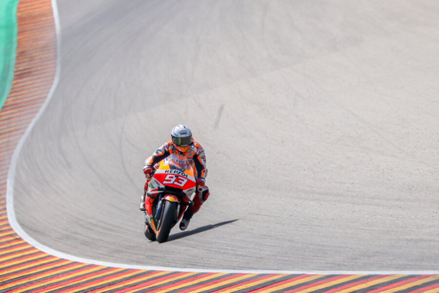 Der Spanier Marquez gewinnt im MotoGP-Rennen.