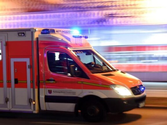 Marienberg: Fußgängerin angefahren und tödlich verletzt - Eine Frau ist bei einem Verkehrsunfall nahe Marienberg tödlich verletzt worden.