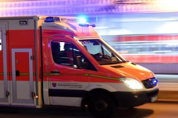 Marienberg: Fußgängerin angefahren und tödlich verletzt - Eine Frau ist bei einem Verkehrsunfall nahe Marienberg tödlich verletzt worden.