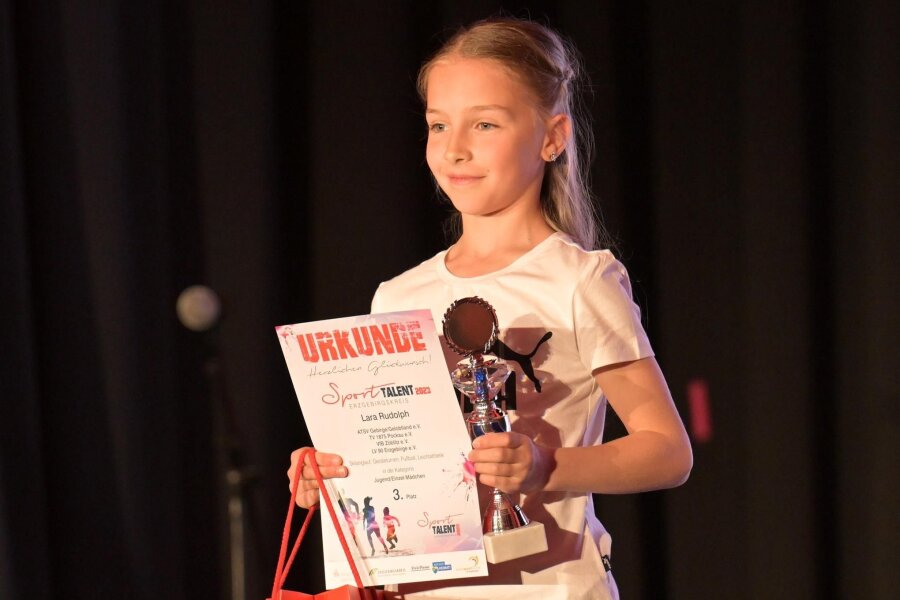 Marienberger Allrounderin als kleiner Star unter den Großen - Sport-Talentewahl in Oelsnitz: In der Kategorie der Mädchen belegte Lara Rudolph den dritten Platz.