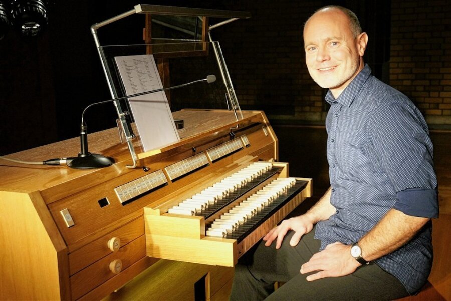 Marienkirche Gersdorf: Musik von Queen und Pink Floyd auf der Orgel - Mit Musik aus den Genres Rock, Pop und Filmmusik ist der Organist Patrick Gläser am Freitag in der Marienkirche Gersdorf zu erleben. 