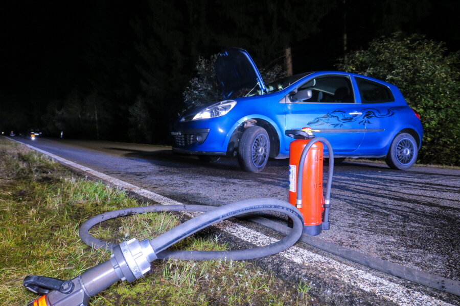 Markersbach: Feuer im Renault - 