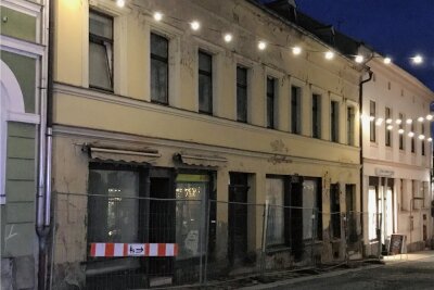 Markneukirchen: Innenstadtzufahrt ab Montag wegen Hausabriss gesperrt - Die frühere Eisdiele wird abgerissen. 