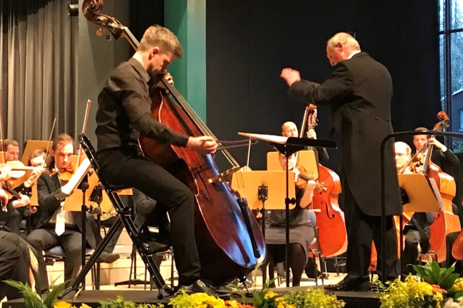 Solist des Konzerts war der polnische Kontrabassist Marek Romanowski, 3. Preisträger des Internationalen Instrumentalwettbewerbs 2015. 
