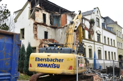 Markneukirchen: Maroder Hausflügel der Präwema wird abgerissen - 
