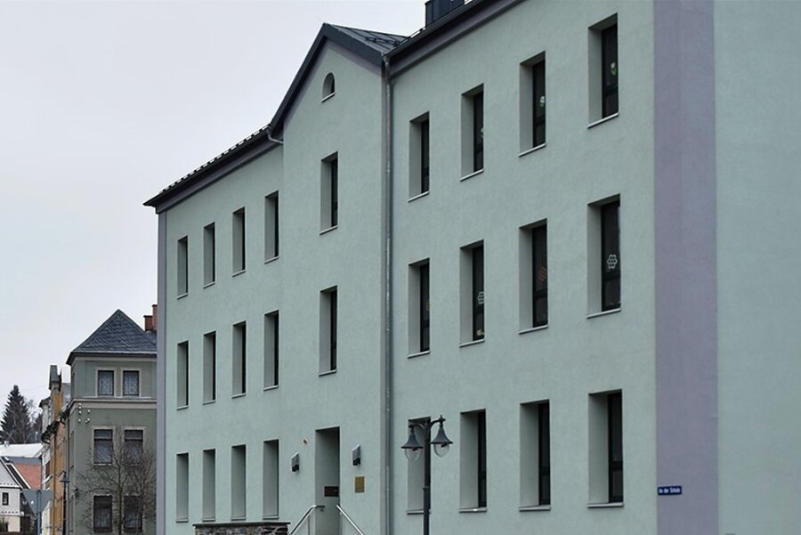 Die Grundschule Markneukirchen in Erlbach ist von teils von leicht erhöhten Radonwerten betroffen. Im Gebäude betrifft das keine Unterrichtsräume, sondern das Lehrerzimmer, teilt die Stadtverwaltung mit. 
