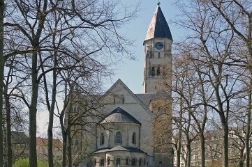 Markuskirche ragt 62 Meter in die Höhe - Die Markuskirche im Plauener Stadtteil Haselbrunn. 