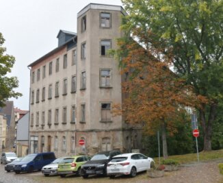 Marodes Eckhaus in Freiberg wird wieder schick - Noch ist das Gebäude an der Freiberger Fischerstraße/Ecke Schillerstraße ein Schandfleck. Doch ab 2022 wird es saniert. 
