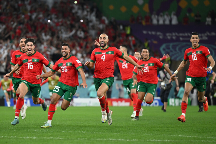 Marokko schmeißt Deutschlands WM-Gegner Spanien - Marokkos Spieler jubeln nach dem Sieg im Elfmeterschiessen.