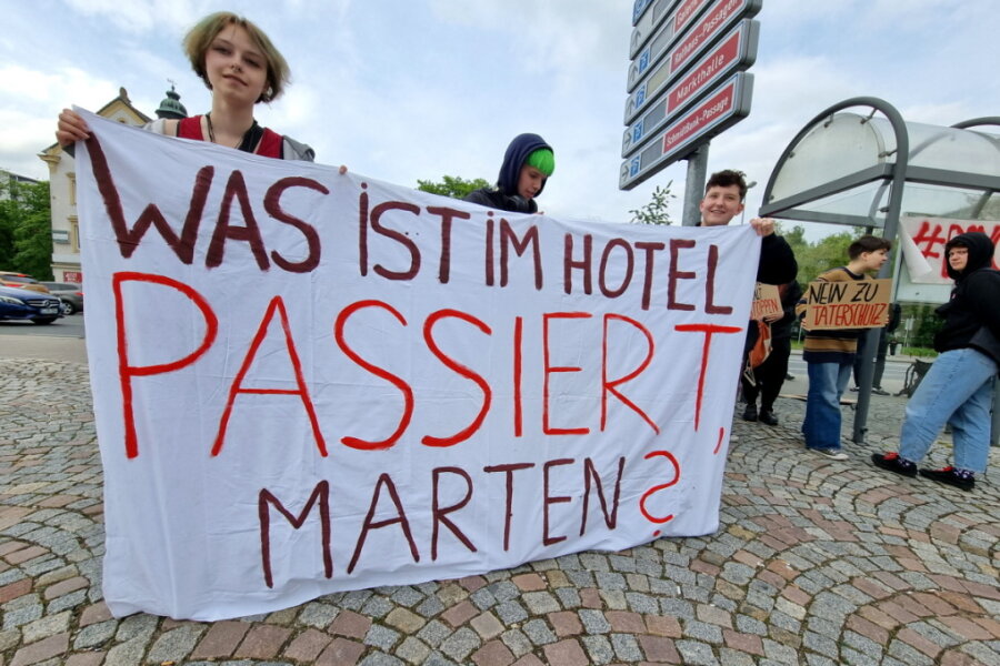 Marteria in Chemnitz: Protest vor dem Luxor - 