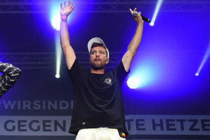 Marteria kommt am 17. Juni zum "Kosmos"-Festival nach Chemnitz - Marteria bei seinem Auftritt am 3. September 2018 beim "Wir sind mehr"-Konzert mit Rapper Casper.