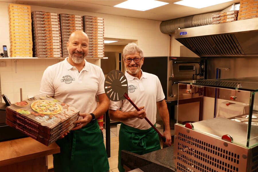 Massimo bringt die italienische Pizza zurück nach Zschopau - Percy Gensch (links) und Massimiliano Foti betreiben die Pizzeria Massimo in Zschopau gemeinsam.
