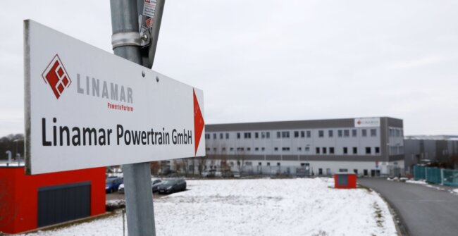Beim Automobilzulieferer Linamar-Powertrain in Crimmitschau wird mangelnde Planbarkeit als größte aktuelle Herausforderung bezeichnet. Das beziehe sich sowohl auf die Aufträge als auch auf die Materialbeschaffung.