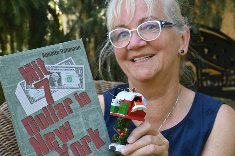 Mauerbau: Plötzlich von Mutter getrennt - Annette Richter hat zum Tag des Mauerbaus ihre Biografie "Mit 7 Dollar in New York" herausgebracht. Darin geht es um eine Reise nach Amerika, wo sie einen Miniatur-Postkasten als Weihnachtsschmuck kaufte. 