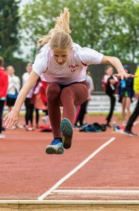 Medaillen statt Noten - Weitsprung stand für die Teams ebenso auf dem Programm wie Sprint, die Wurfdisziplinen, Hoch- und Weitsprung, 800-Meter-Lauf sowie die Staffel. 